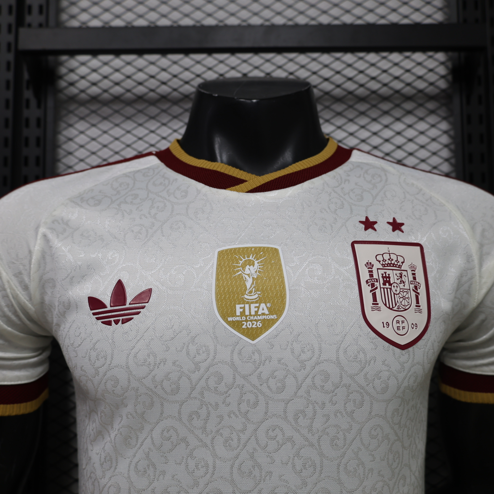 España 26/27 2 Campeon Mundial 2 Estrellas Visita