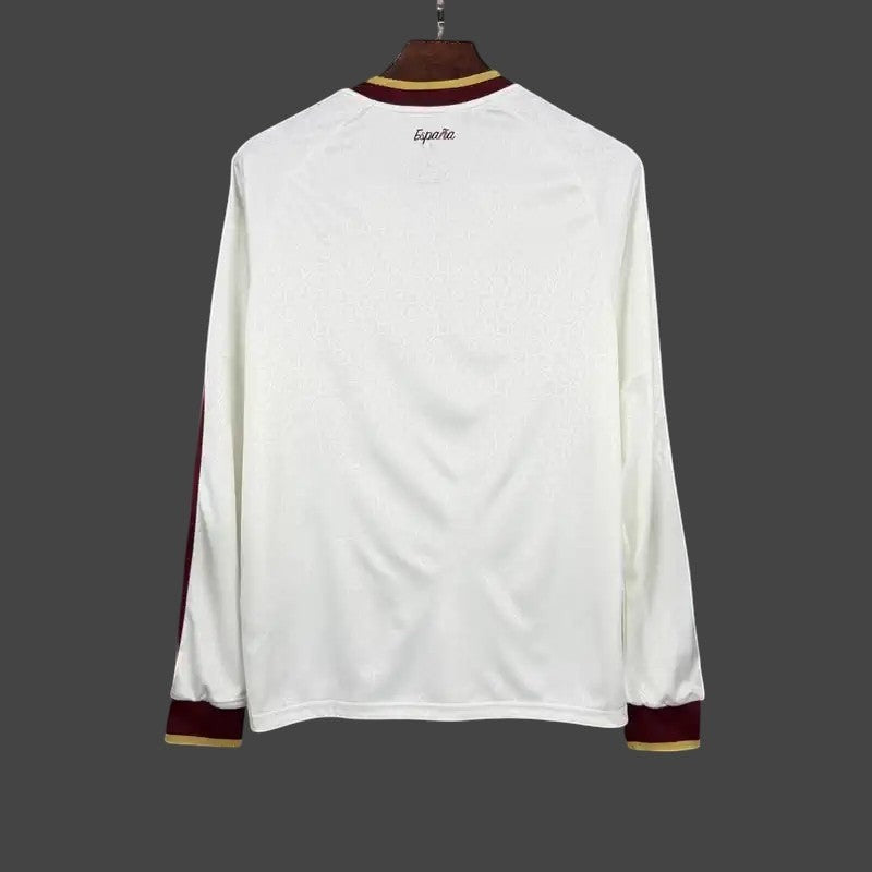 Camiseta de visitante My Store 3 de España en blanco con detalles granates y dorados y patrón de espirales