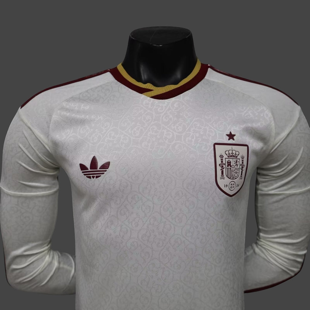 Camiseta de visitante My Store 3 de España, blanca con patrón de espirales, cuello tricolor y logo Adidas Originals.